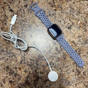 Rose Gold Apple Watch SE (2020 - 1st Generation) 40mm